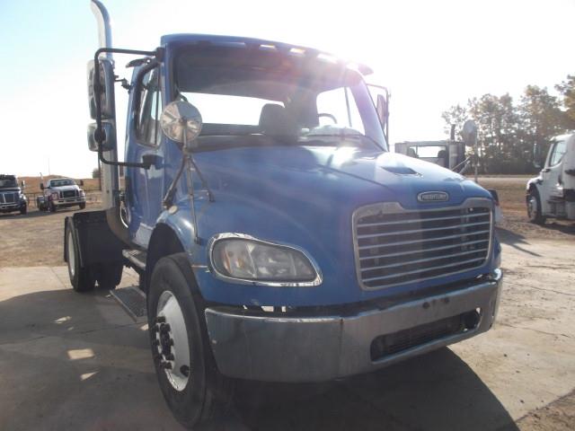 Image #1 (2005 FREIGHTLINER M2 S/A 5TH WHEEL TRUCK)